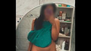 μe calienta ver mi cuerpo en el espejo