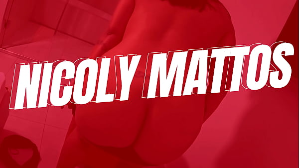 De Óculos, Safada e Com Vontade: Nicoly Goza Com a Banana Bem Fundo