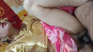 प्रिया जी की बहन देवर के सामने साड़ी उतारने को उत्तेजित हो गई