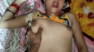 माइके से आई भाभी की चीखें निकाल दी रात भर पेला