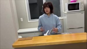 【キッチンカーの中で激しくSEXするカップル】沢山クレープ販売終えた後に彼女とエプロン姿でSEXしました。