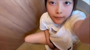 【ト◯レオナニー】もうまんこがくちゅくちゅになるくらいオナニーしてしまいました…。今日も沢山潮でちゃったな。