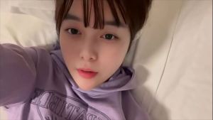 【自撮りオナニー】今日おか◯さんいないから部屋で気軽におなにーできて嬉しかったです…