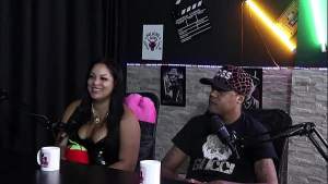 Ficou nervosa e resolveu fazer um boquete dentro do carro com o produtor, e o gang bang no halloween foi hard – Hanna Pimentinha e Richard Pimenta (SHEER/RED)