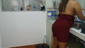 Follada amateur a la madrastra en la cocina a la hora del almuerzo!