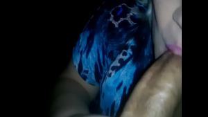 Gabriela Stokweel – Tirando leitinho do pau no carro