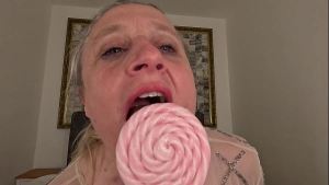I masturbate myself to orgasm with the lolipop