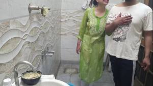 Indian Bhai ne bhen ko kand karte dekh kar usko chudne emand ki mana karne ke baad bhi behn ko khub gaand mari roleplay in hindi