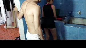 LINDA RUBIA FOLLA CON SU NOVIO EN EL BAÑO MIENTRAS NO HAY NADIE EN CASA SEXO DURO