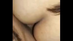 Mi novia bien cachonda en el entre , me la follo afuera de la estación de tren