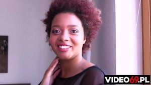 Polskie porno – Zabawy czarnoskórej piękności