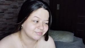 Probando el nuevo aro de luz que mi hermanastra compró, Termina saltando en mi polla con su coño mojado