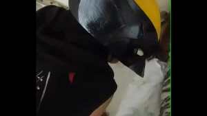 Rica culona con máscara de Wolverine