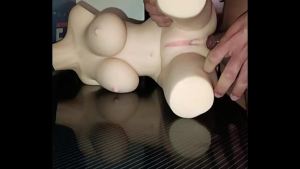 Sally: sexo anal de costado. Criempie en su ano estrecho!