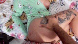 sorprendo a mi hermanastra viendo porno con gafas VR y aprovecho para meterle mi verga