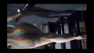 Trio, una jovencita culona folla con 2 hombres con novia y lo mama bueno