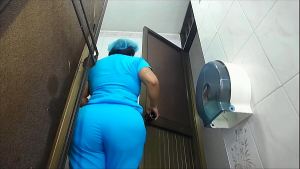 Voyeur – Big Ass Latina Nurse Pees In Public Toilet
