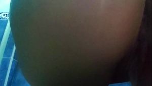 Voyeur – Hot Big Ass Latina Pees In Toilet