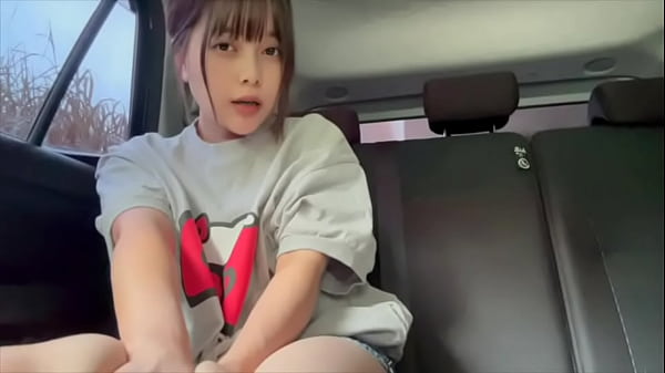 車でよだれが垂れそうなくらい気持ちいいクチュクチュオナニーしてしまいました…