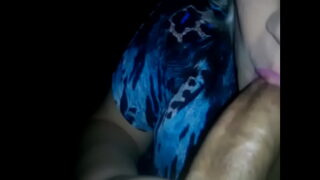 Gabriela Stokweel – Tirando leitinho do pau no carro
