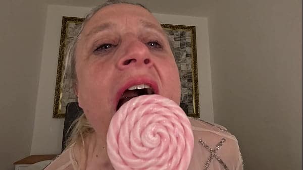 I masturbate myself to orgasm with the lolipop