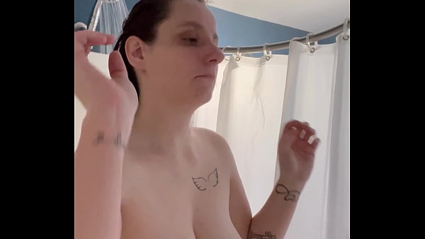 Ivy19921 in the shower