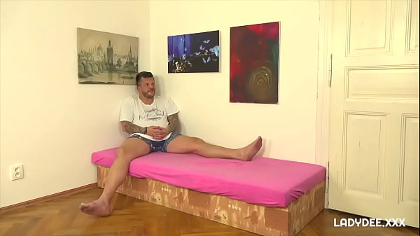 Lady Dee shows us how to enjoy big hard cock