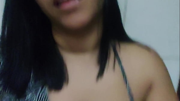 O corno pediu pra esposa ir pra balada sozinha e levar gozada dentro da bucetinha e voltar pra ele arrombada de varios machos