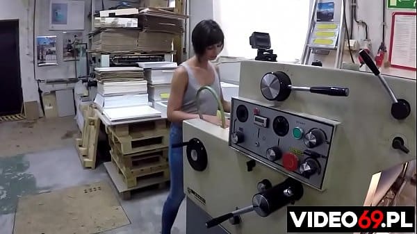 Darmowe filmy erotyczne – Przerwa w drukarni – występuje Ewa