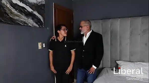 El Esposo Te Abre el Culo Antes de que Veas a Su Mujer.