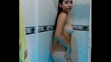 Follamos en el baño de mis padrastros