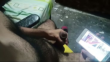 Tucacheritocacheron – Mira como me pajeo en mi silla mirando videos PORNO. Te gusta la vista de mi PENE?