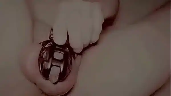 Casting a hombre heterosexual para porno gay y se mete un pepino en su culo