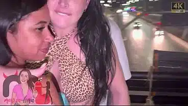 Duas safadas sendo fodidas encima do viaduto, chamamos atenção e várias pessoas viram.