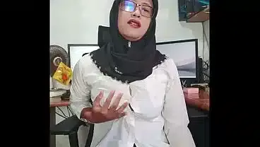 Asian Ladyboy With Hijab Masturbates