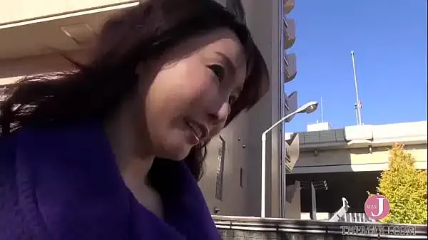 旦那と喧嘩して家出してきた美人妻がお金目的にポルノ出演