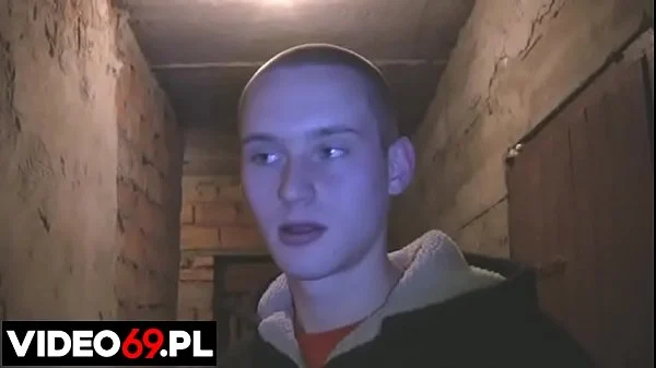 Darmowe filmy erotyczne – Mamunia nie chciała sprzątać, więc zrobiła loda