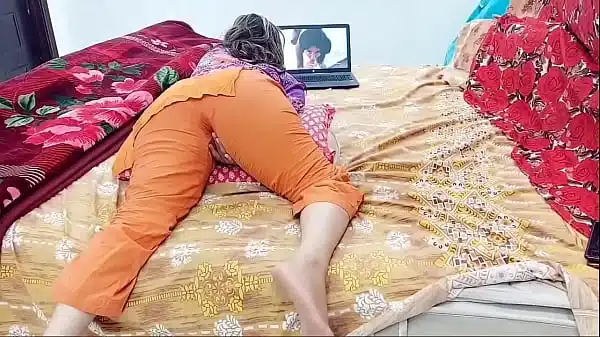 Pakistani Girl Has An Orgasm Watching Porn Movie On Computer