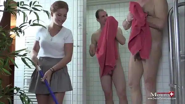 Trailer 07 – Putzfrau fürs Pornogeschäft getestet – Doppel Fick Serena 18j. eine geile Putzfrau will ins Pornogeschäft. 2 Kerle besorgen es der Kleinen beim Fick- und Blastest. Da wird sie richtig durchgestossen und mit Sperma versaut.