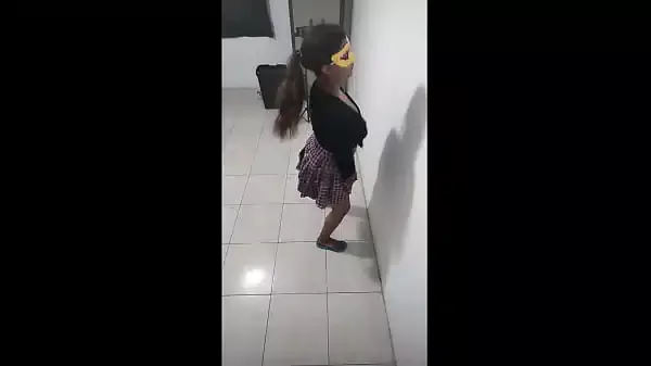 el departamento endemoniado!! estaba haciendo un video porno y despues de verlo me di cuenta que aparecio una mano por debajo de la cama. esto es macabro