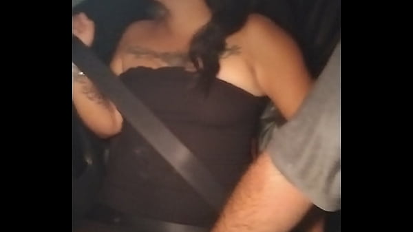 Manoseada en el Uber me toca y enseña mis tetas