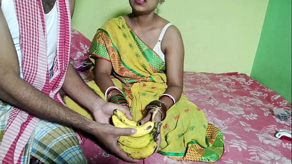 banana seller feed his own banana (Dick) to Bengali Bhabhi