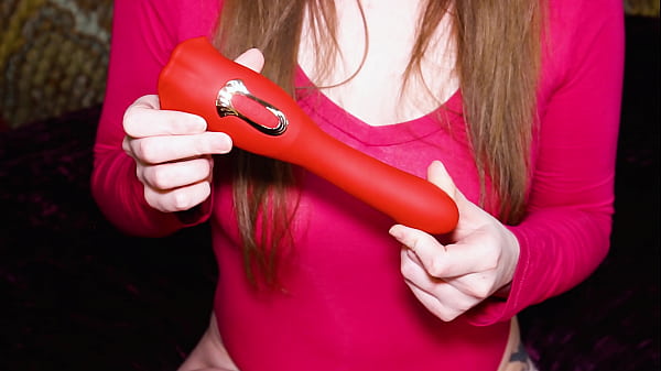 GamerGirlRoxy Using HoneyKissMe’s  Eva, biting mouth and g-spot vibrator.
